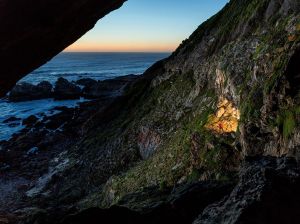 blombos-cave-archaeology-alvarez_86762_990x742