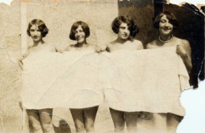 Summer is no time for shyness, 1925