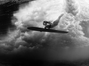 surfing-underwater-waves_89924_990x742