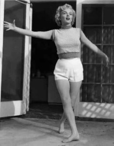 Black & White Portraits of Marilyn Monroe at Home in 1953 (7)