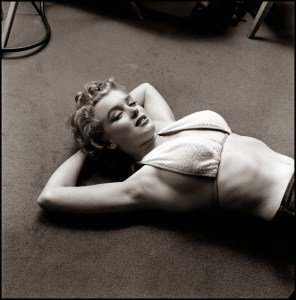 Marilyn Monroe Working Out at the Beverly Carlton Hotel, 1952 (1)