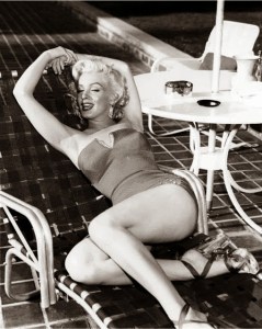 Marilyn+Monroe's+Photoshoots+by+Harold+Lloyd+in+1953+(3)