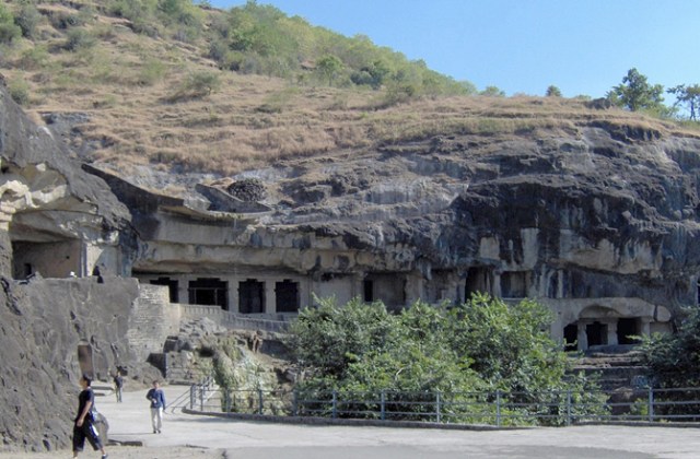 dnews-files-2016-03-Ellora_Buddhist_caves-670-jpg.jpg