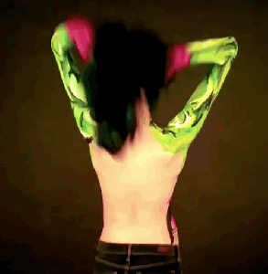 girl_has_insane_knowhow_in_body_painting_04
