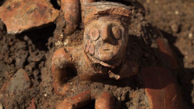 Closeup of the figure's face 