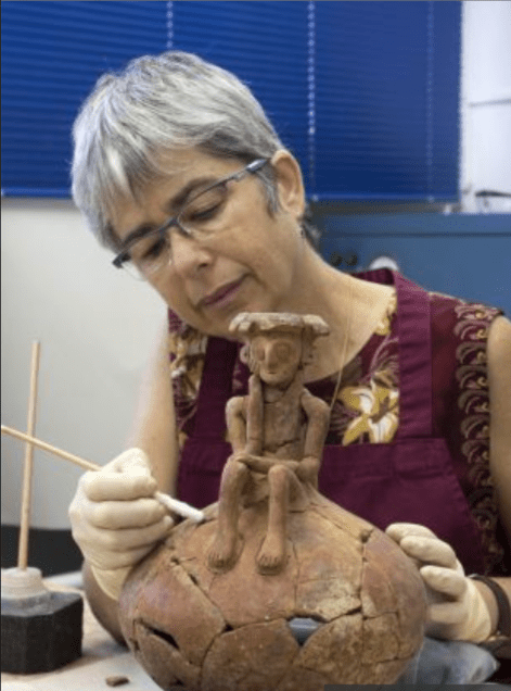 Unique statue on jar from 3800 years ago uncovered in Yehud: Restoring the pottery at the IAA laboratory. Klara Amit, IAA 