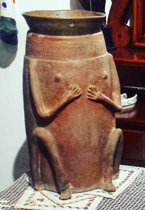 Diego Rivera's ashes in a Pre-Columbian urn in Frida Kahlo's bedroom