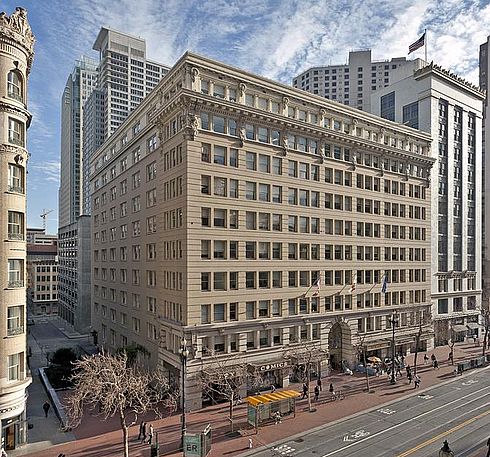 The Monadnock Building at far right was still under construction when the 1906 earthquake hit. It not only survived that and the fire, but 2 separate attempts by the US Army to dynamite it in order to create a firebreak to protect the Palace Hotel.